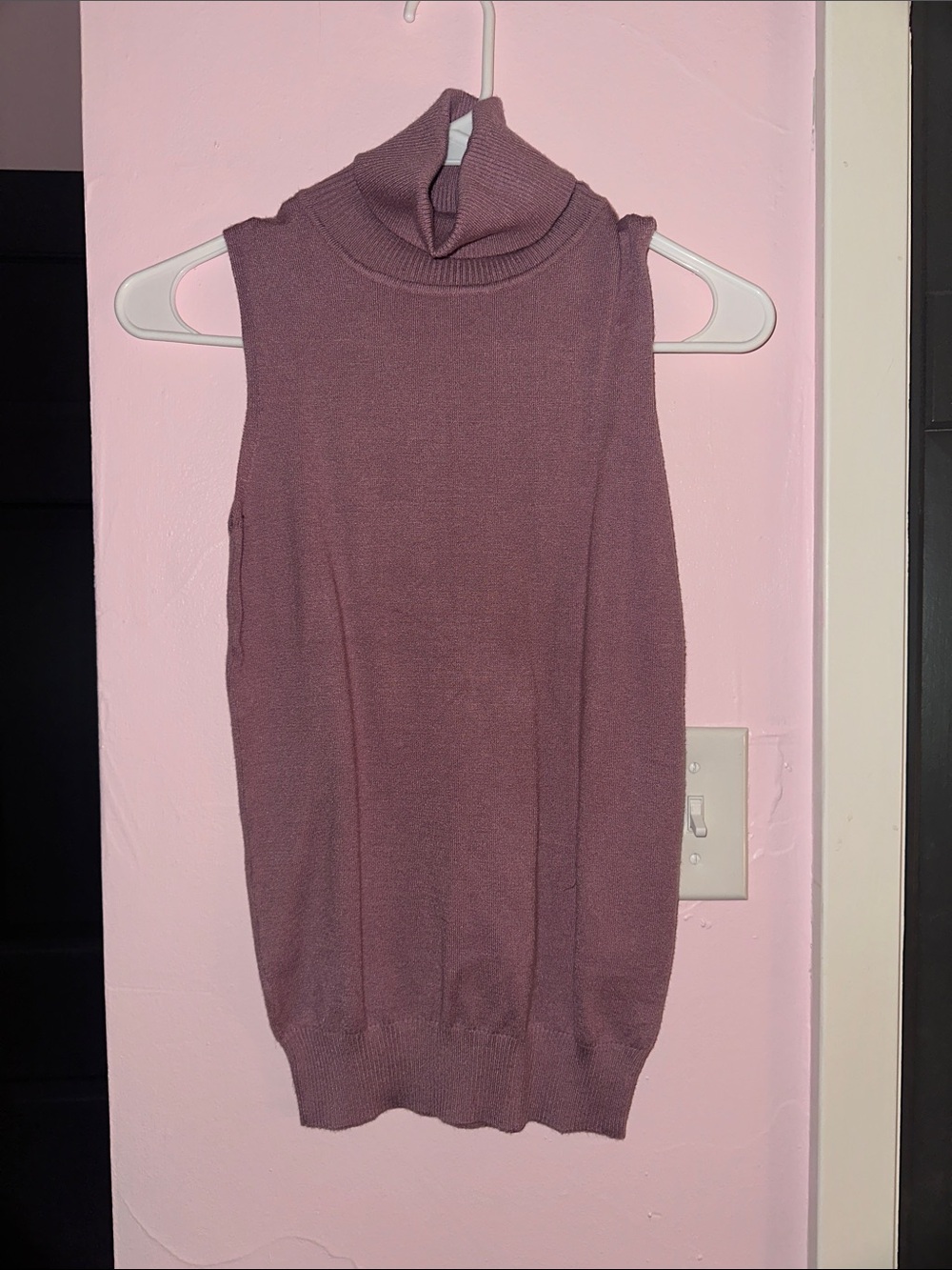 Molly Bracken Sleeveless Turtleneck Sweater in Mauve